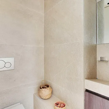 Διαμέρισμα Spacious With Rooftop -