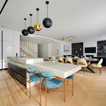 Spacious With Rooftop - *