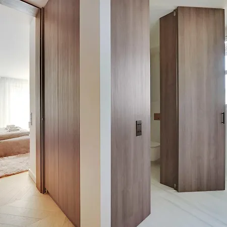 Spacious With Rooftop - Neuilly-sur-Seine