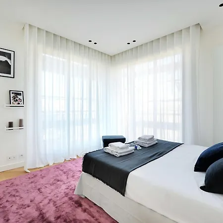 Spacious With Rooftop -
