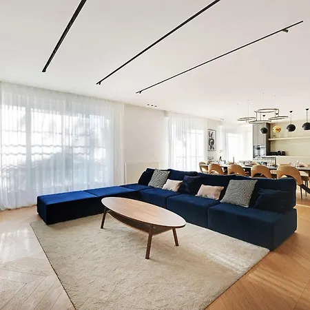 Spacious With Rooftop - *