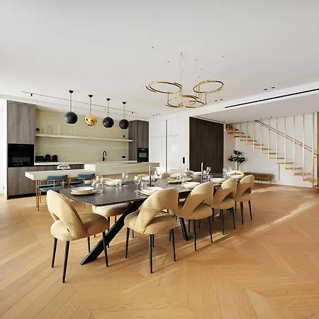 Spacious With Rooftop -