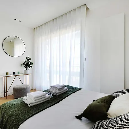 Spacious With Rooftop -