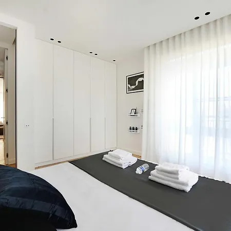 Spacious With Rooftop - * Neuilly-sur-Seine